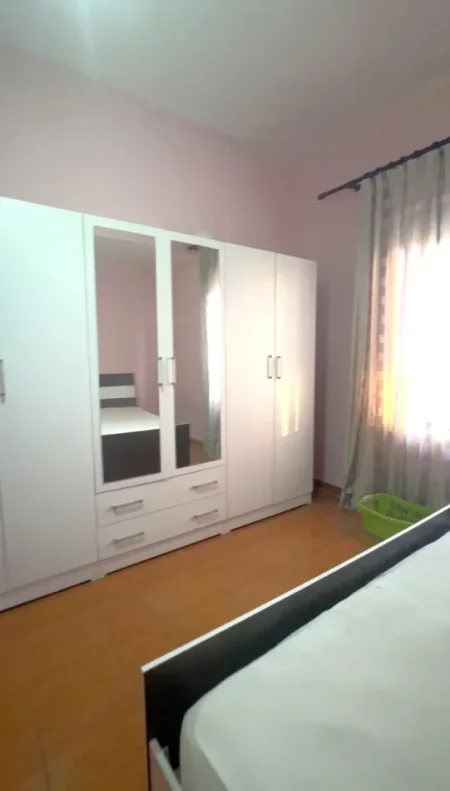 Tirane, jepet me qera apartament 1+1 Kati 2, 70 m² 400 € (Qsut)