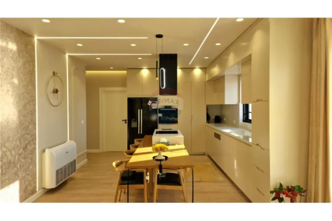 Vlore - Lungomare, shitet apartament 3+1+Ballkon Kati 3, 155 m² 430.000 € (Rruga Dhimitër Konomi, Vlore)