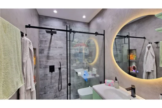 Vlore - Lungomare, shitet apartament 3+1+Ballkon Kati 3, 155 m² 430.000 € (Rruga Dhimitër Konomi, Vlore)