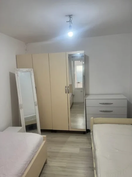 Tirane, jepet me qera apartament 1+1 Kati 2, 60 m² 400 € (Rruga Ali Shefqeti)