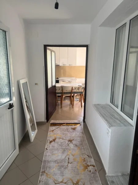 Tirane, jepet me qera apartament 1+1 Kati 2, 60 m² 400 € (Rruga Ali Shefqeti)