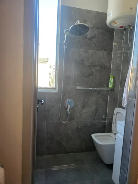 Tirane, jepet me qera apartament 1+1 Kati 5, 60 m² 500 € (Stacioni I Trenit)