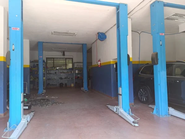 Tirane, jepet me qera ambjent biznesi Kati 1, 120 m² 2.000 € (Zogu I Zi)