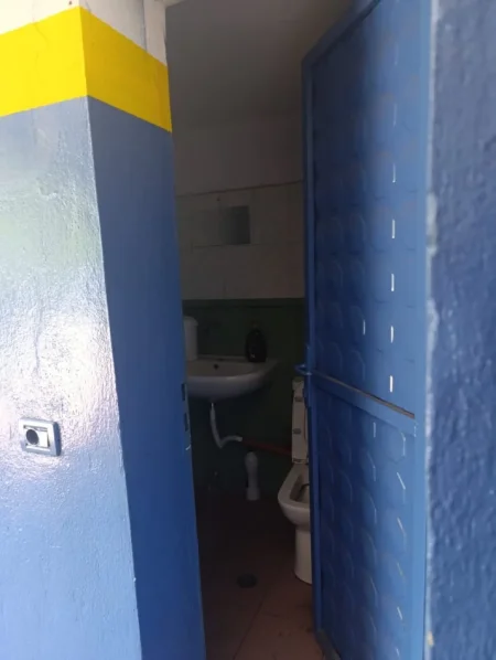 Tirane, jepet me qera ambjent biznesi Kati 1, 120 m² 2.000 € (Zogu I Zi)