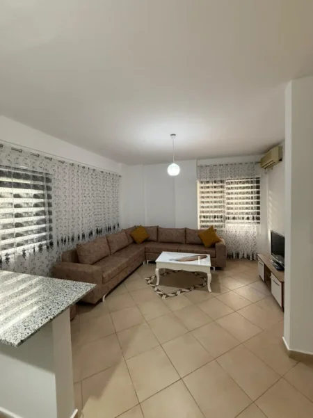 Tirane, jepet me qera apartament 1+1+Ballkon Kati 1, 69 m² 500 € (Liqeni i Thate)
