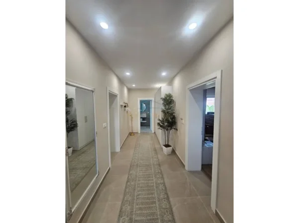 Tirane, jepet me qera apartament 2+1 Kati 0, 133 m² 650 € (Sauk)