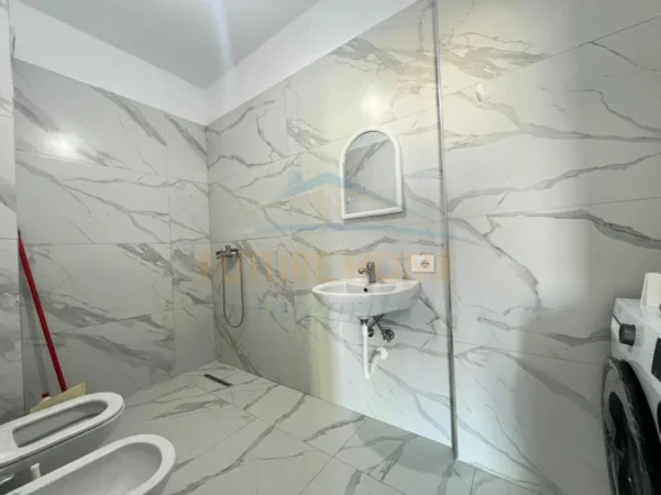 Tirane, shitet apartament 2+1 Kati 4, 99 m² 175.000 € (Rruga 5 Maji)