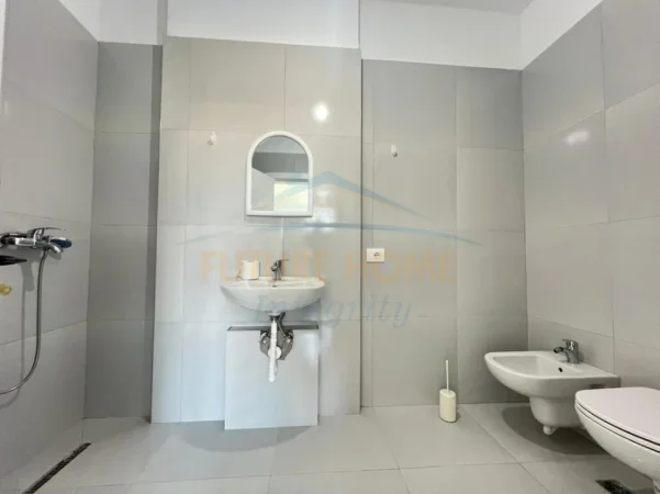 Tirane, shitet apartament 2+1 Kati 4, 99 m² 175.000 € (Rruga 5 Maji)