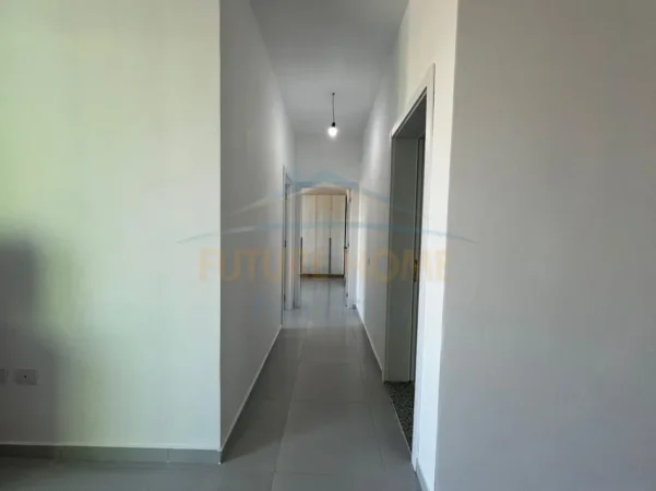 Tirane, shitet apartament 2+1 Kati 4, 99 m² 175.000 € (Rruga 5 Maji)