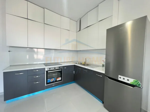 Tirane, shitet apartament 2+1 Kati 4, 99 m² 175.000 € (Rruga 5 Maji)