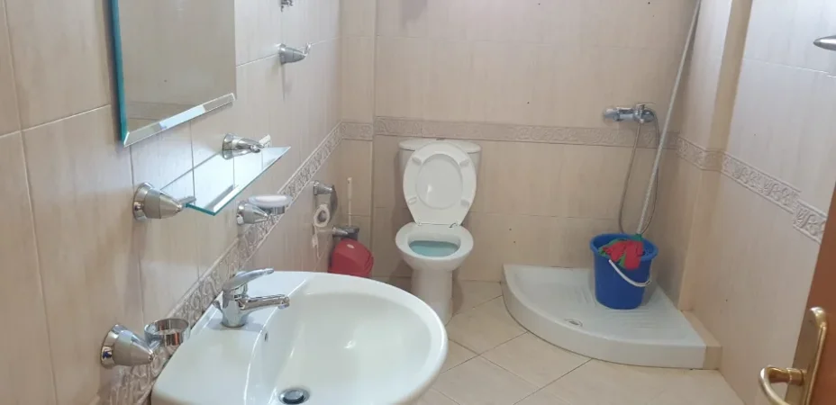 Tirane, jepet me qera apartament 1+1+Ballkon Kati 5, 70 m² 420 € (Rruga Kongresi i Manastirit)