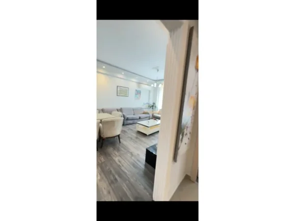 Tirane, shitet apartament 2+1 Kati 6, 93 m² 258.000 € (Mine Peza)