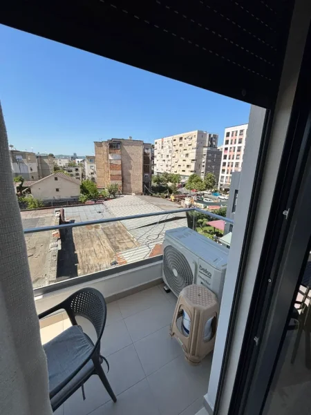 Tirane, jepet me qera apartament 2+1 Kati 2, 102 m² 800 € 