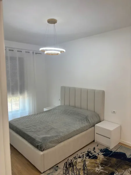 Tirane, jepet me qera apartament 2+1 Kati 2, 102 m² 800 € 