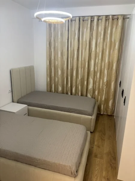 Tirane, jepet me qera apartament 2+1 Kati 2, 102 m² 800 € 