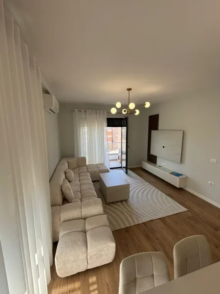 Tirane, jepet me qera apartament 2+1 Kati 2, 102 m² 800 € 