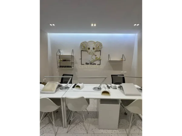 Tirane, jepet me qera ambjent biznesi Kati 0, 66 m² 650 € 