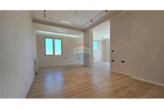 Vlore - Lungomare, shitet apartament+verande | Penthouse 3+1 Kati 8, 162 m² 350.000 € (Lungomare, Vlorë)