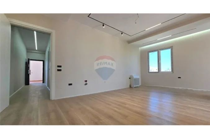 Vlore - Lungomare, shitet apartament+verande | Penthouse 3+1 Kati 8, 162 m² 350.000 € (Lungomare, Vlorë)