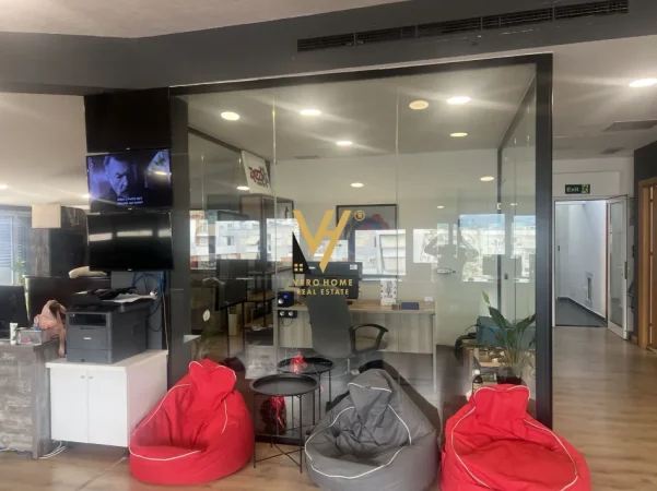 Tirane, jepet me qera zyre Kati 7, 250 m² 2.550 € (ISH TREGU ELEKTIRK)