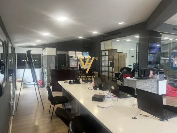 Tirane, jepet me qera zyre Kati 7, 250 m² 2.550 € (ISH TREGU ELEKTIRK)