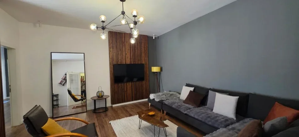 Tirane, jepet me qera apartament 1+1 Kati 3, 110 m² 800 € (Kopshti Zoologjik)