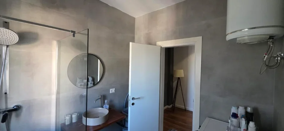 Tirane, jepet me qera apartament 1+1 Kati 3, 110 m² 800 € (Kopshti Zoologjik)