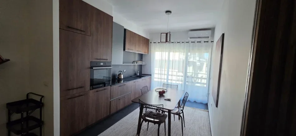 Tirane, jepet me qera apartament 1+1 Kati 3, 110 m² 800 € (Kopshti Zoologjik)