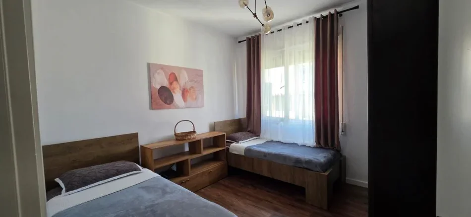 Tirane, jepet me qera apartament 1+1 Kati 3, 110 m² 800 € (Kopshti Zoologjik)