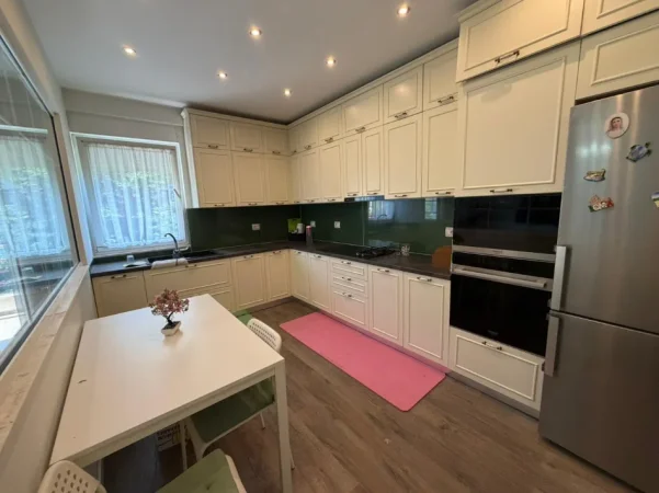 Tirane, jepet me qera apartament 2+1 Kati 3, 1.000 € (liqeni i thate)
