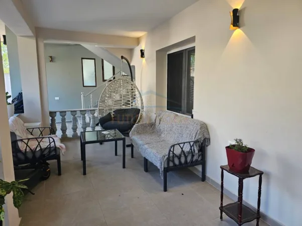 Tirane, jepet me qera apartament 2+1+PARKIM , Kati 0, 133 m² 650 € (SAUK , Prane Xhamise)