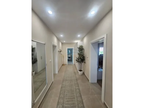 Tirane, jepet me qera apartament 2+1+PARKIM , Kati 0, 133 m² 650 € (SAUK , Prane Xhamise)