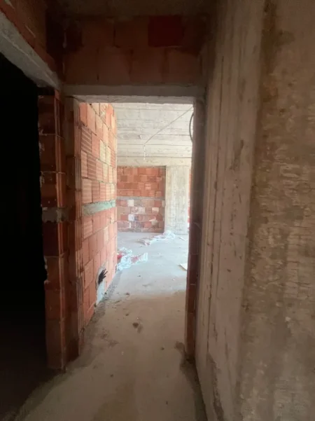 Tirane, shitet apartament 2+1 Kati 5, 110 m² 152.000 € (Rrethi i Klanit)