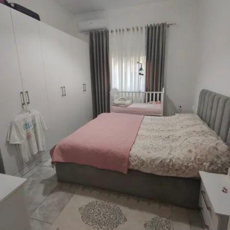 Tirane, shitet apartament 2+1+Ballkon , 83 m² 128.000 € (Fresku)