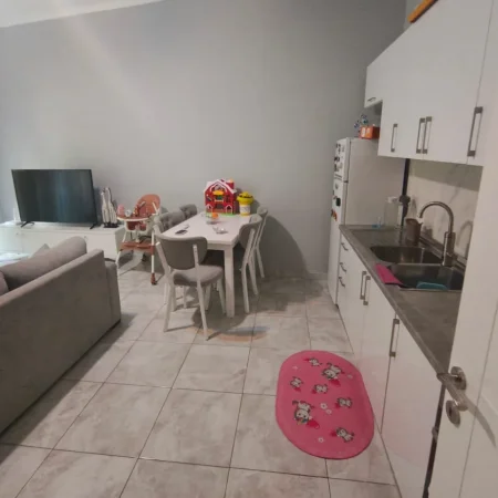 Tirane, shitet apartament 2+1+Ballkon , 83 m² 128.000 € (Fresku)