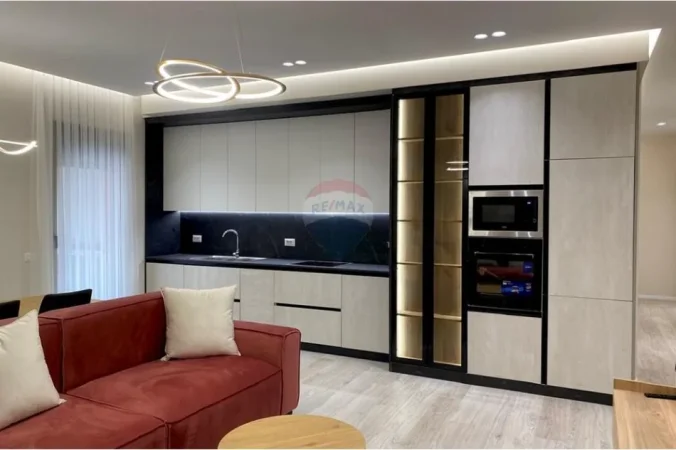 Tirane, jepet me qera apartament 2+1+Ballkon Kati 8, 122 m² 1.300 € (Kompleksi Delijorgji)