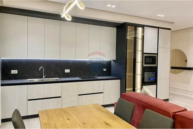Tirane, jepet me qera apartament 2+1+Ballkon Kati 8, 122 m² 1.300 € (Kompleksi Delijorgji)