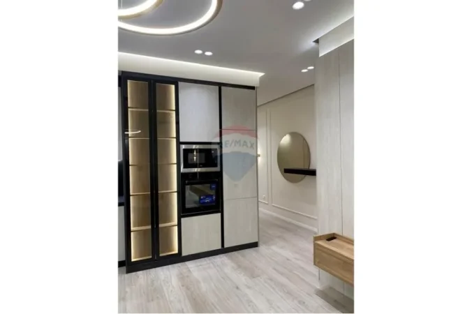 Tirane, jepet me qera apartament 2+1+Ballkon Kati 8, 122 m² 1.300 € (Kompleksi Delijorgji)