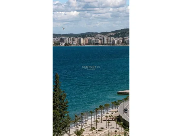 Vlore, jepet me qera hotel , 174 m² 1.000 € 