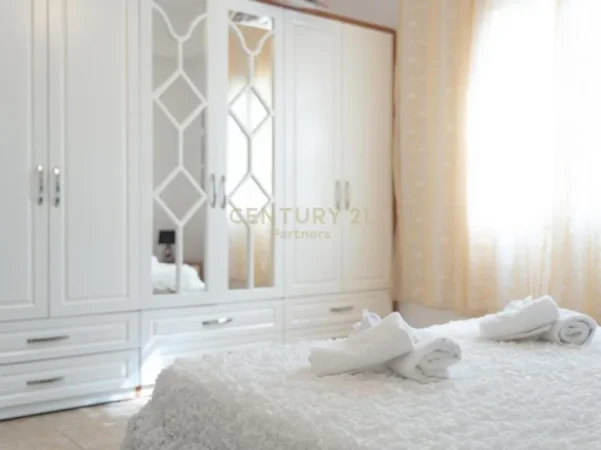 Vlore, jepet me qera hotel , 174 m² 1.000 € 