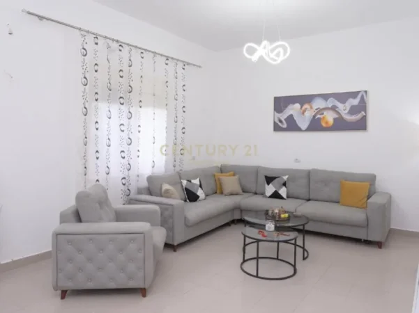 Vlore, jepet me qera hotel , 174 m² 1.000 € 