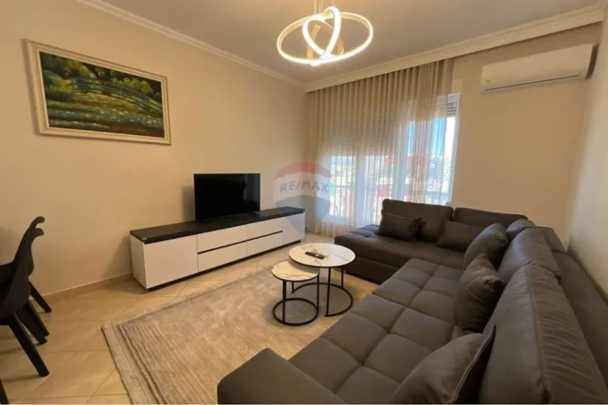Tirane, jepet me qera apartament 1+1+Ballkon Kati 8, 73 m² 680 € (Kompleksi Kontakt)