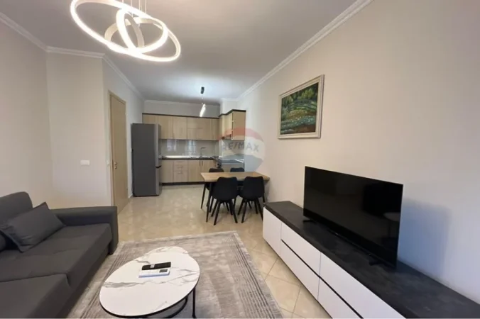 Tirane, jepet me qera apartament 1+1+Ballkon Kati 8, 73 m² 680 € (Kompleksi Kontakt)