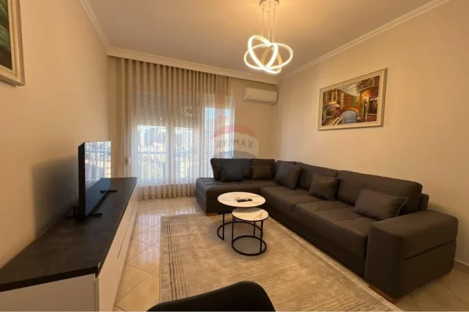 Tirane, jepet me qera apartament 1+1+Ballkon Kati 8, 73 m² 680 € (Kompleksi Kontakt)