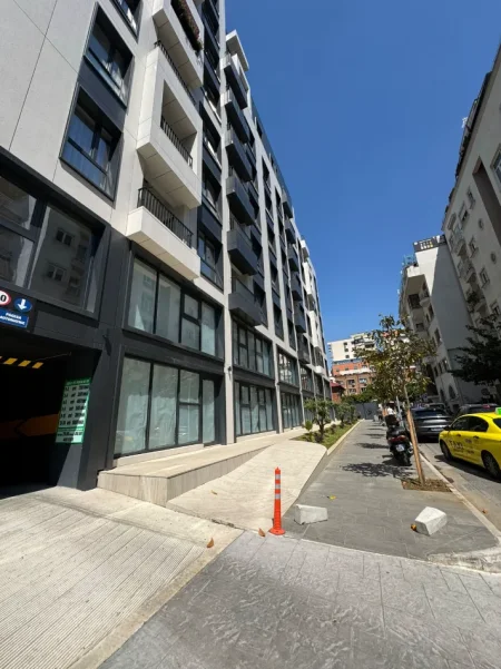 Tirane, jepet me qera dyqan Kati 0, 800 m² 12.000 € (HOTEL MONDIAL)