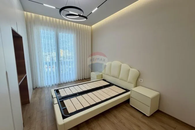 Tirane, shitet apartament 2+1+Ballkon , 116 m² 150.000 € (Bulevardi blu Kamez)