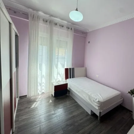 Tirane, shitet apartament 2+1+Ballkon , 93 m² 258.000 € (Kopshti Zoologjik)