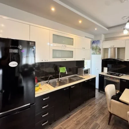 Tirane, shitet apartament 2+1+Ballkon , 93 m² 258.000 € (Kopshti Zoologjik)