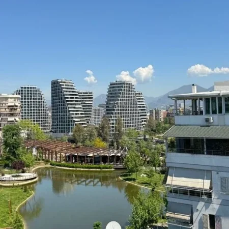 Tirane, shitet apartament 2+1+Ballkon , 93 m² 258.000 € (Kopshti Zoologjik)