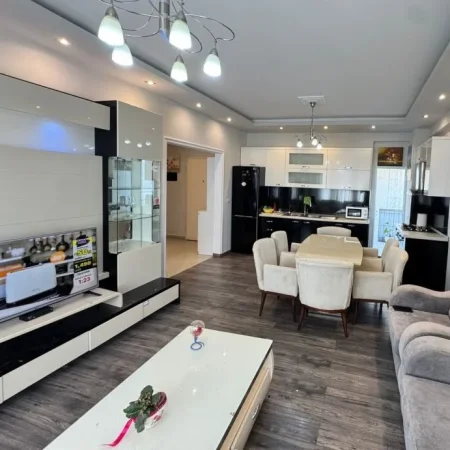 Tirane, shitet apartament 2+1+Ballkon , 93 m² 258.000 € (Kopshti Zoologjik)